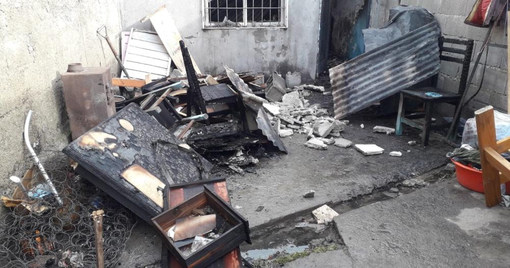 Peacuterdidas totales en el incendio de una vivienda del barrio Hipoacutelito Yrigoyen