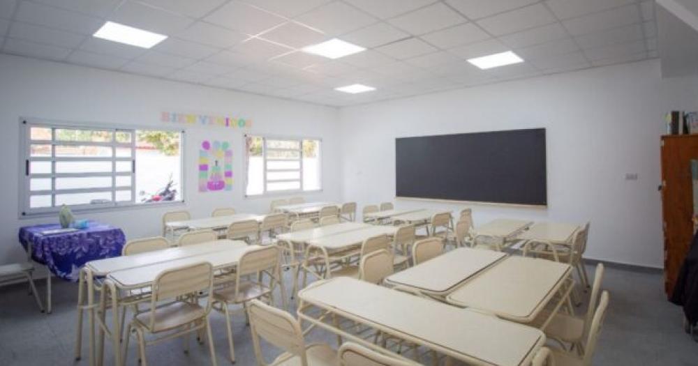 Escuelas- rechazan asueto para auxiliares y ATE podriacutea ir al paro el martes