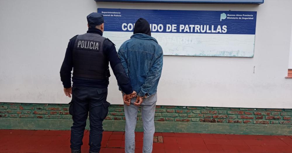 Detuvieron a un hombre que poseiacutea pedido de captura activa