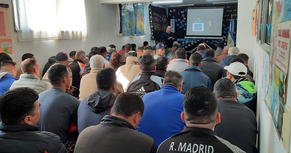 El presidente de la Asociacioacuten Cultural Belgraniana dijo presente en el acto de la Escuela Nordm 701