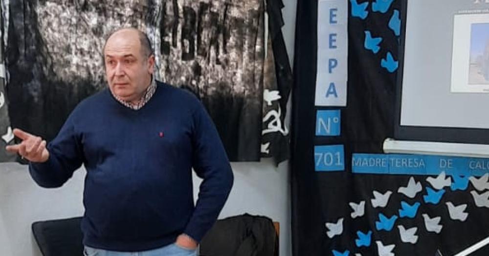 El presidente de la Asociacioacuten Cultural Belgraniana dijo presente en el acto de la Escuela Nordm 701