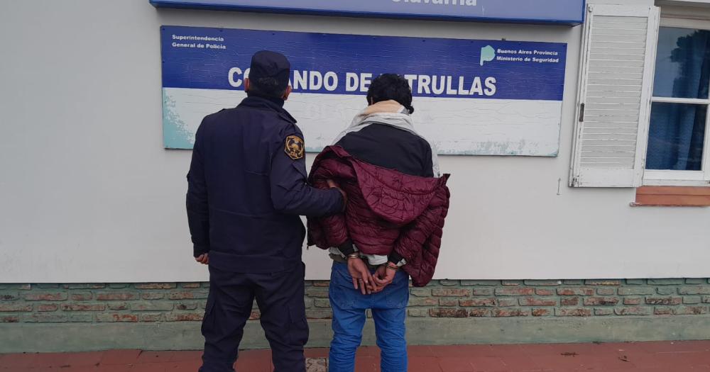 Un joven fue aprehendido tras intentar robar una campera en un local ceacutentrico