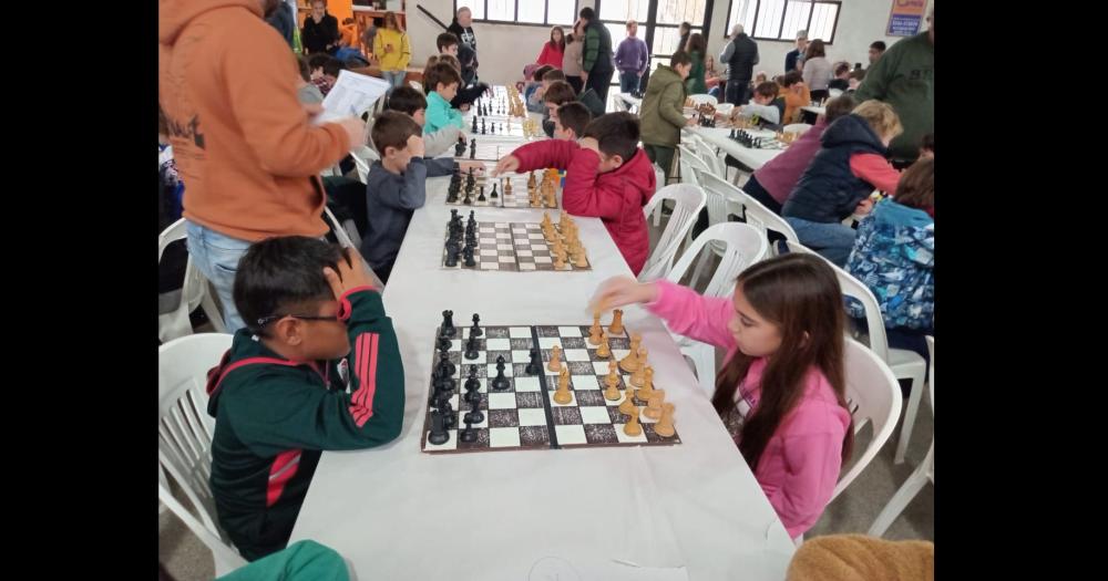 En la 5ordf fecha del Gran Prix Infantil de ajedrezOlavarriacutea obtuvo 2ordm puestos en Sub 18 y Sub 10