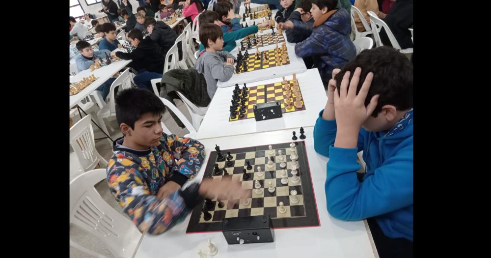 En la 5ordf fecha del Gran Prix Infantil de ajedrezOlavarriacutea obtuvo 2ordm puestos en Sub 18 y Sub 10