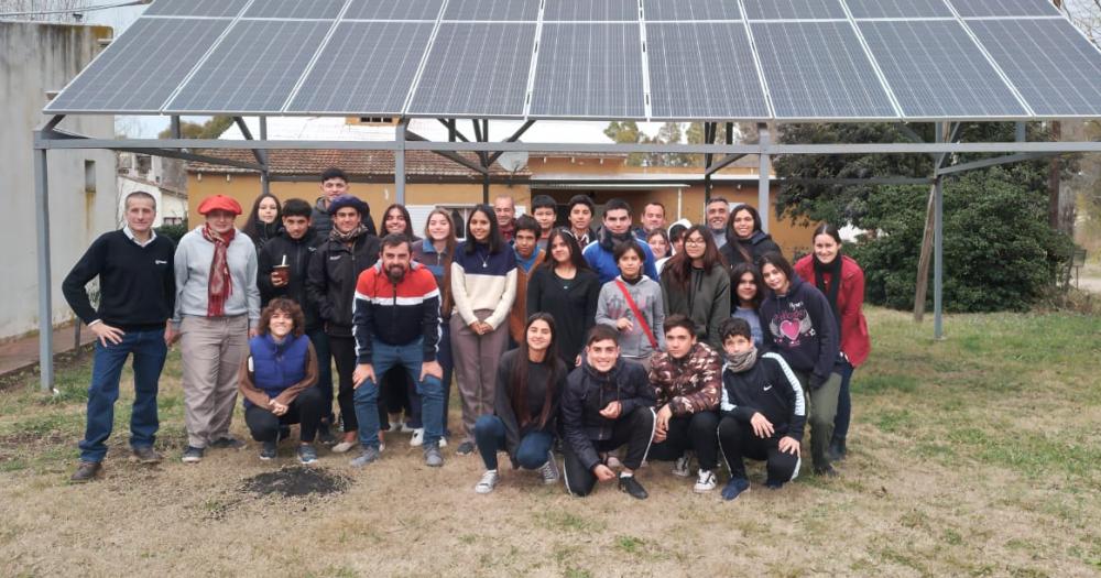 Coopelectric brindoacute una charla sobre energiacutea solar a estudiantes del CEPT Ndeg 8 de Espigas