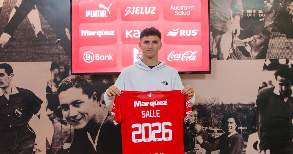 Santiago Salle firmoacute su primer contrato con Independiente