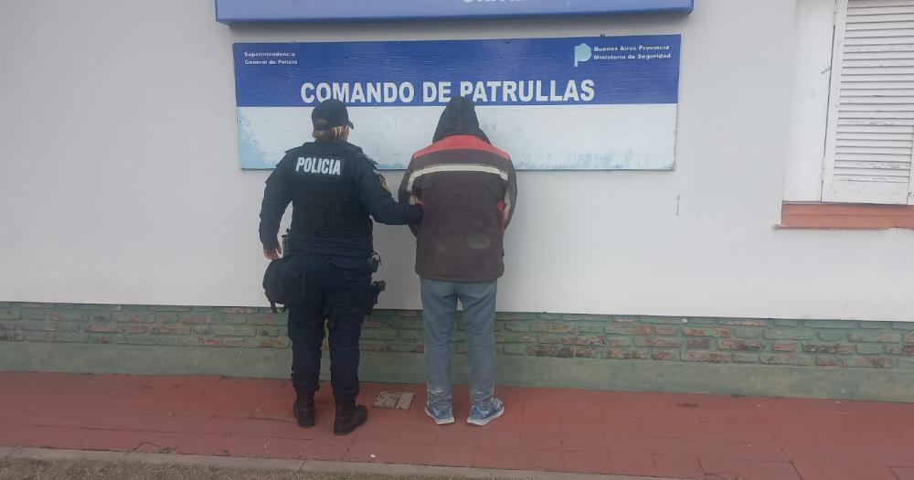 Detuvieron a un hombre que poseiacutea pedido de paradero activo