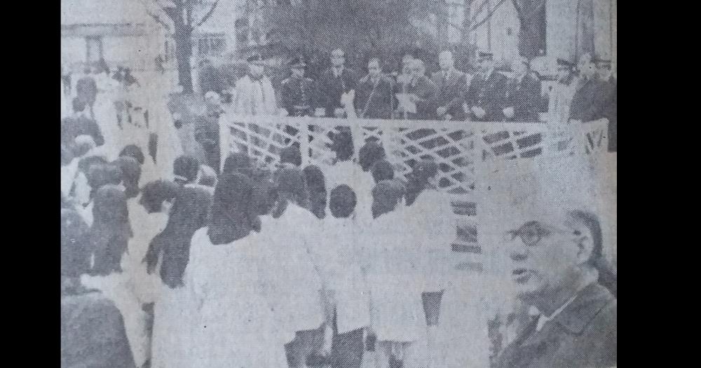 1973 El 9 de julio se conmemoraba la Declaración de la Independencia En la plaza Coronel Olavarría se efectuaba una concentración de autoridades delegaciones escolares y público