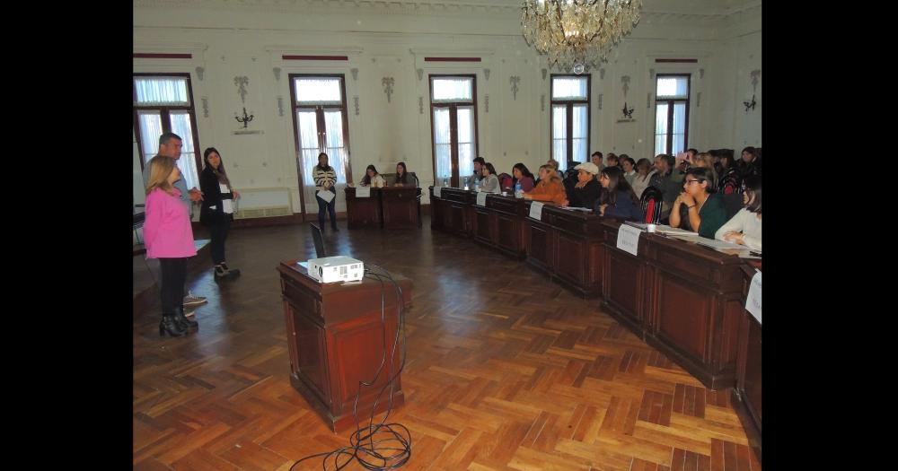 Una docena de estudiantes secundarios disertaron sobre distintas tem�ticas vinculadas a la juventud y la educación