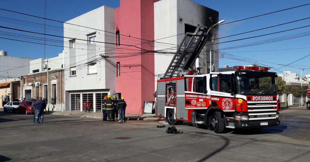 Voraz incendio en un departamento de Pueblo Nuevo 