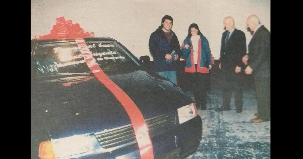 1998 Se realizaba el sorteo del premio mayor del Premio al Buen Contribuyente un automóvil 0 kilómetro que se lo adjudicaba Daniel Lephaille