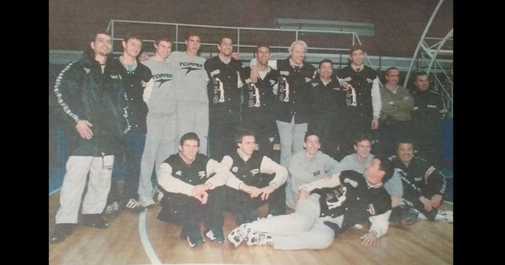 1998 El plantel de bsquetbol del club Estudiantes iniciaba su preparación para la edición 1998-1999 del Torneo Superior de la Liga Nacional de Bsquetbol