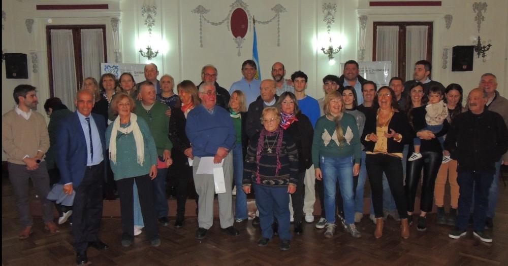 En el marco de los 40 años de la recuperación de la democracia se realizó un acto para homenajear a ex concejales e intendentes de General La Madrid donde estuvo presente Daniel Salvador integrante de la Conadep y ex vicegobernador bonaerense