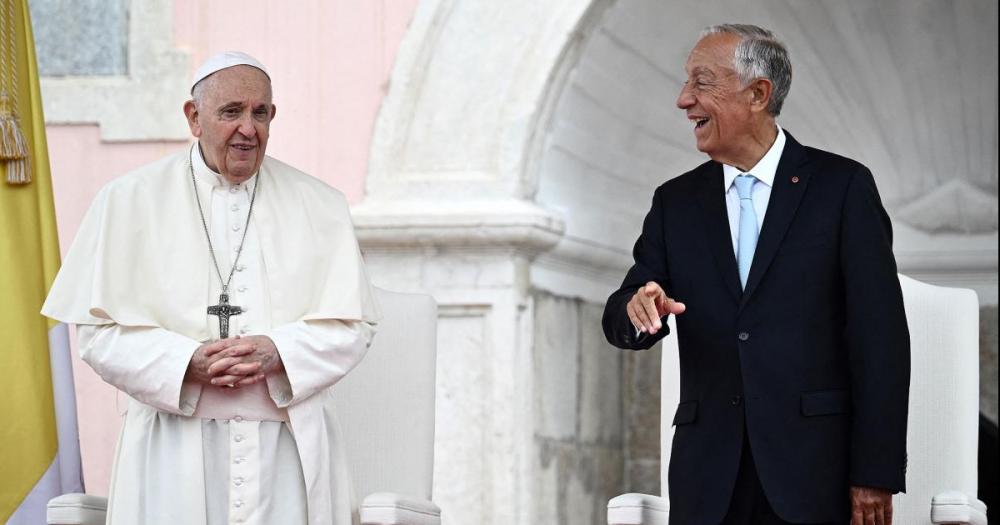 Francisco llegoacute a Lisboa para encontrarse con una multitud de joacutevenes