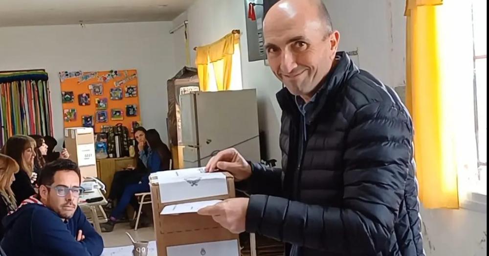 Votoacute Eduardo Rodriacuteguez- Orgulloso de ser precandidato en la ciudad al cumplirse 40 antildeos de democracia