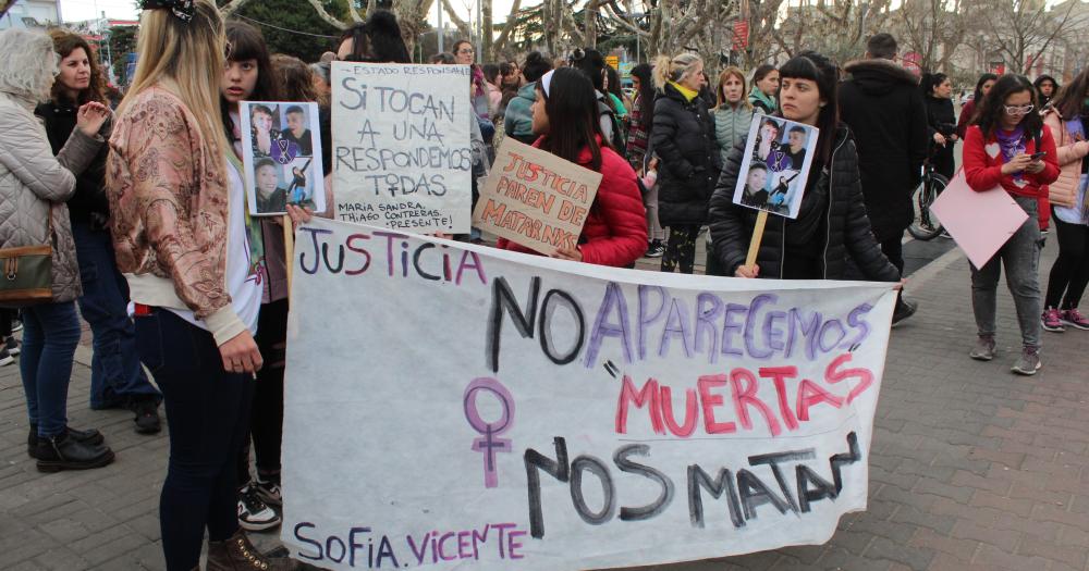 Profundo dolor en la marcha por los asesinatos de Sandra y Thiago